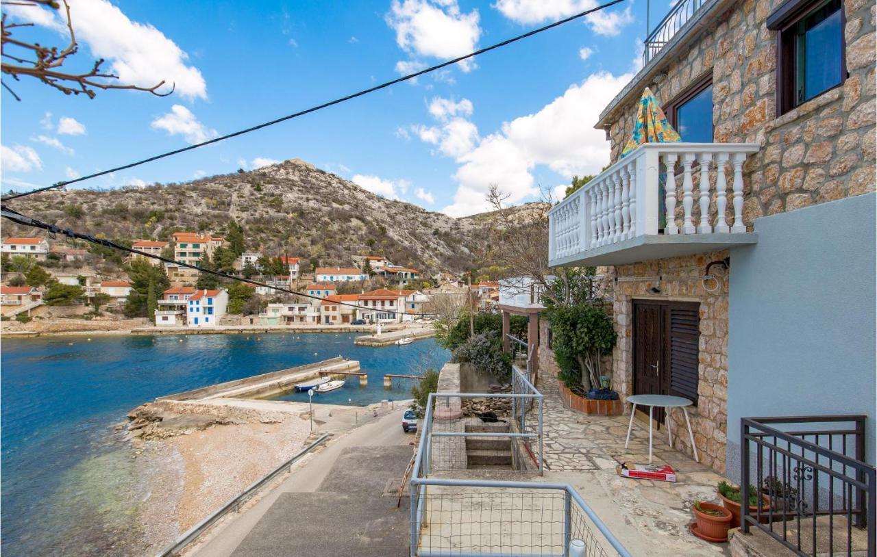 Cozy Apartment In Starigrad With House Sea View Exterior photo