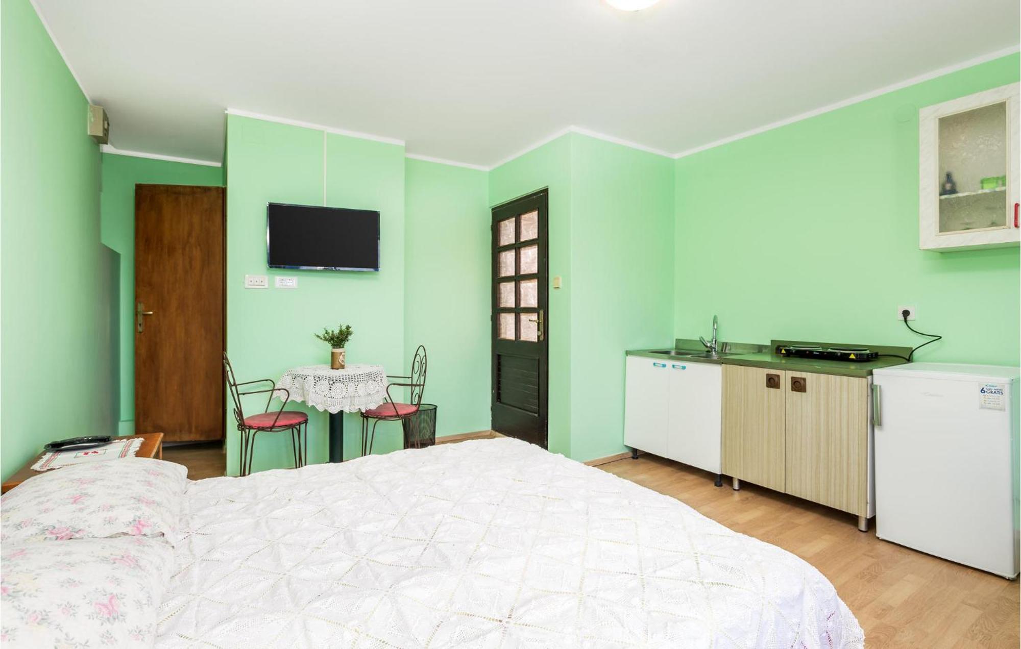 Cozy Apartment In Starigrad With House Sea View Exterior photo