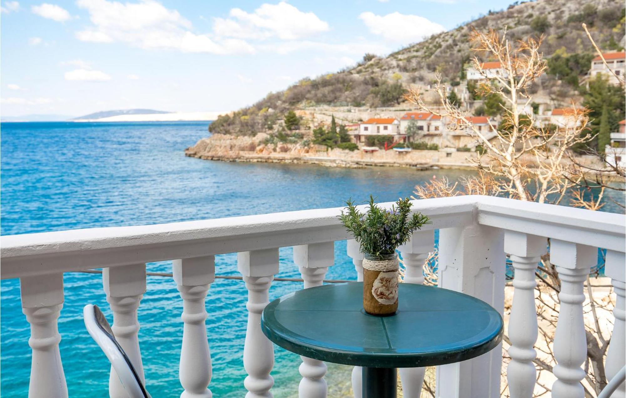 Cozy Apartment In Starigrad With House Sea View Exterior photo